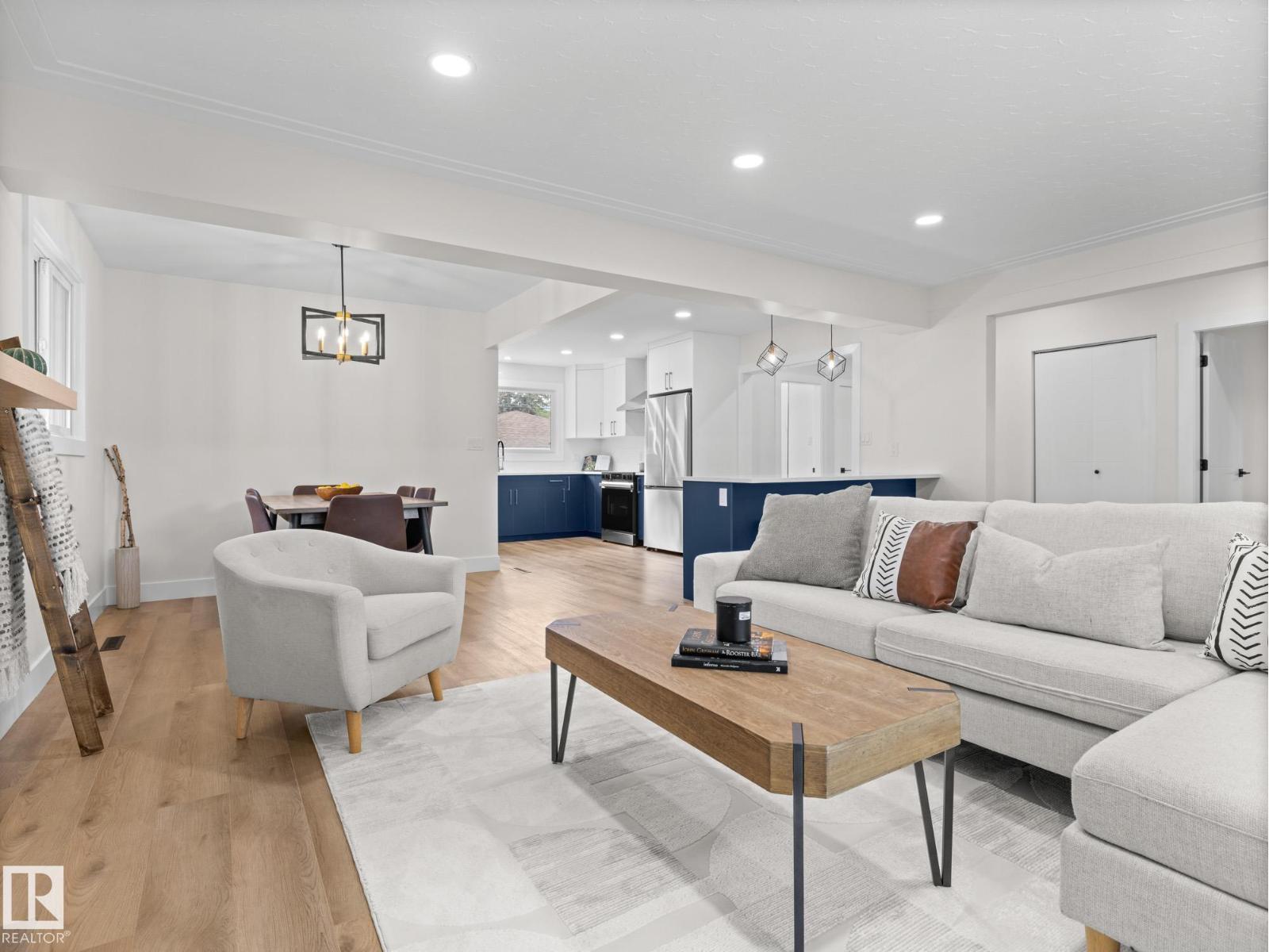 Photo 5 of 10324 78 St Nw, Edmonton AB