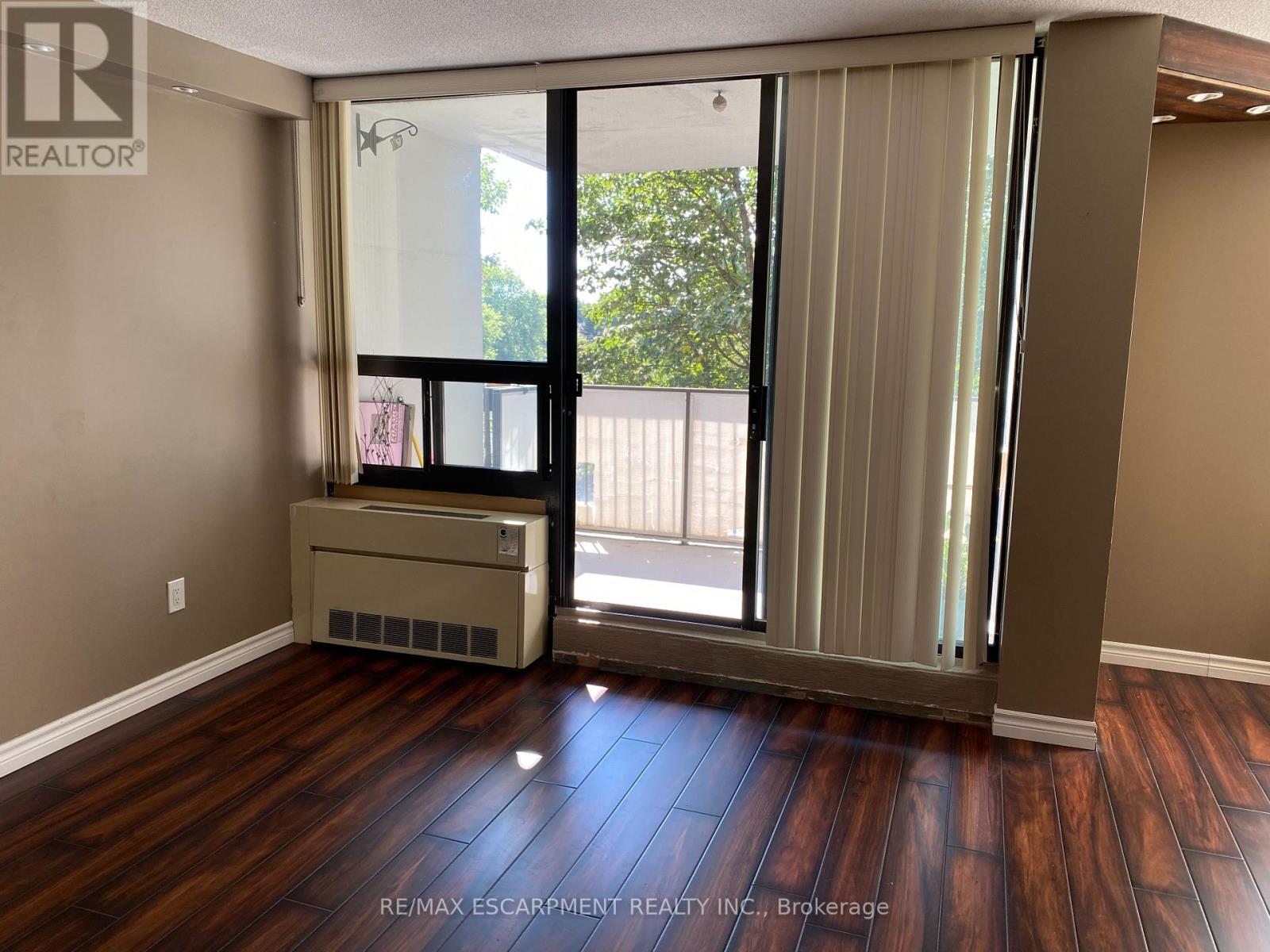 Photo 5 of 120 50 Mississauga Valley Boulevard, Mississauga ON