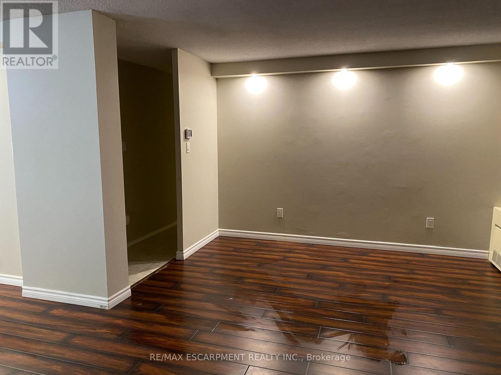 Photo 8 of 120 50 Mississauga Valley Boulevard, Mississauga ON