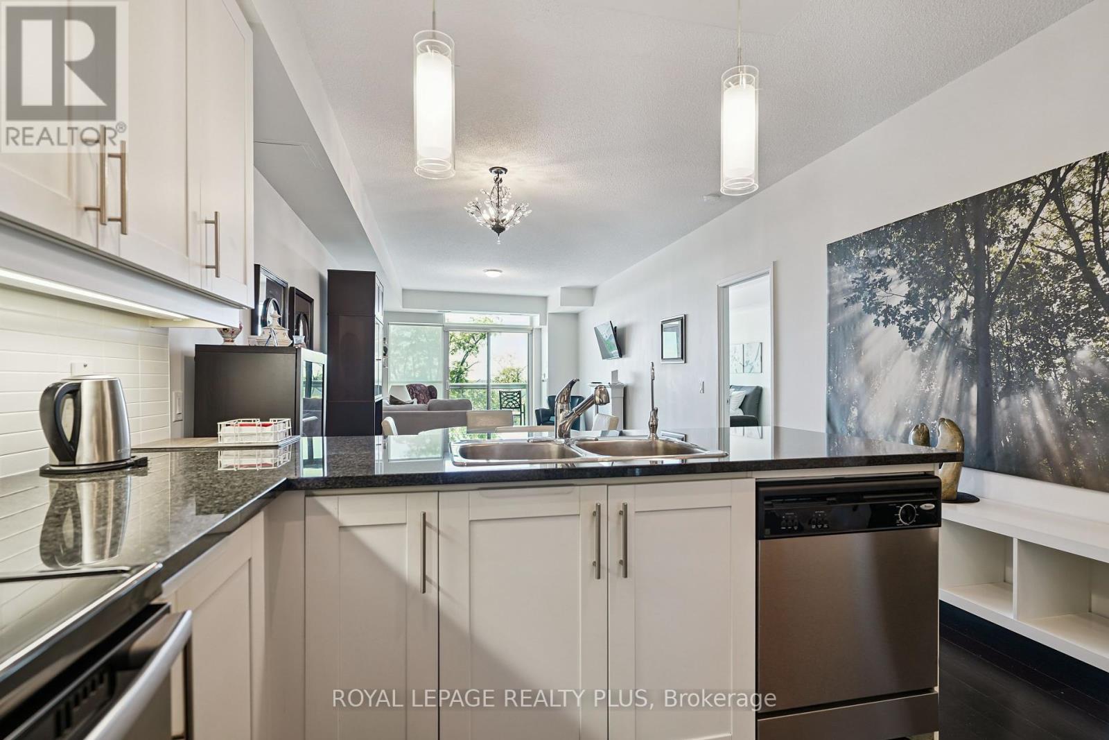 Photo 15 of 403 1 Hurontario Street, Mississauga ON
