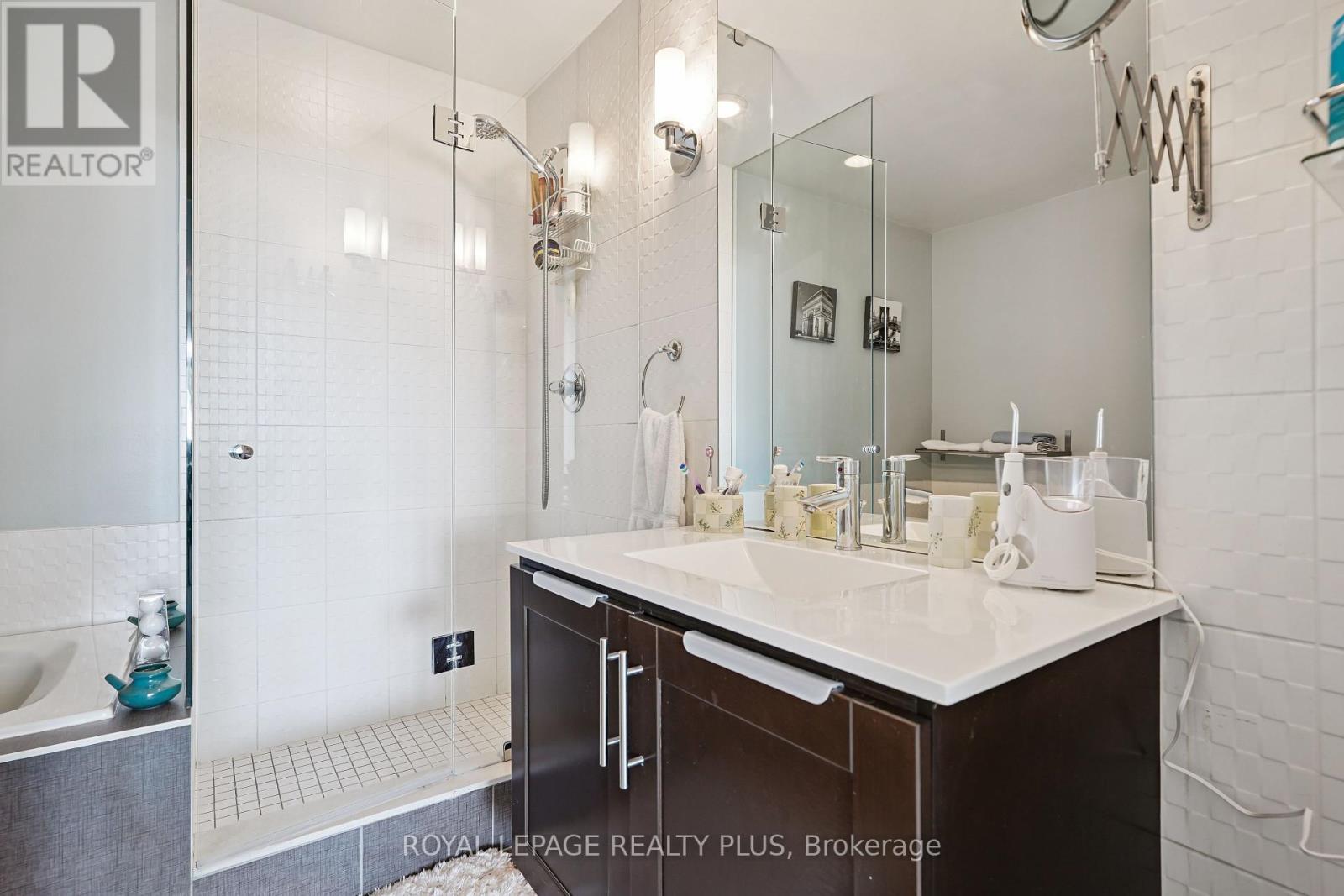 Photo 22 of 403 1 Hurontario Street, Mississauga ON