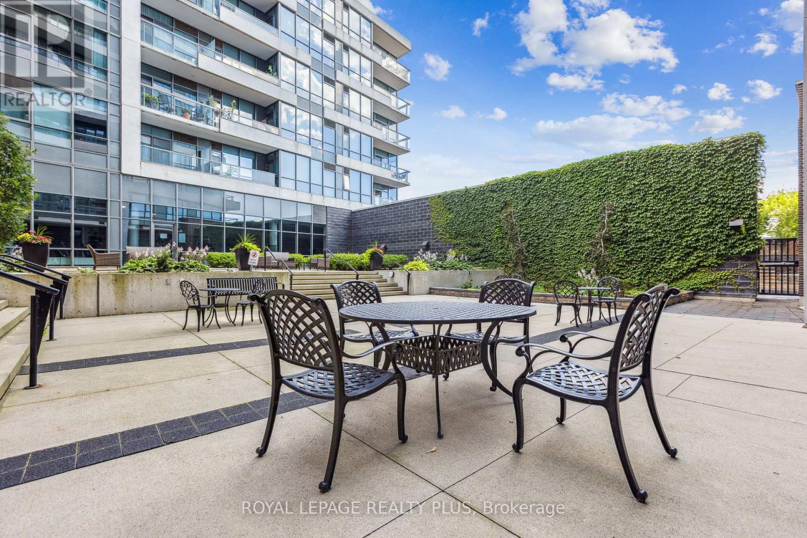 Photo 32 of 403 1 Hurontario Street, Mississauga ON