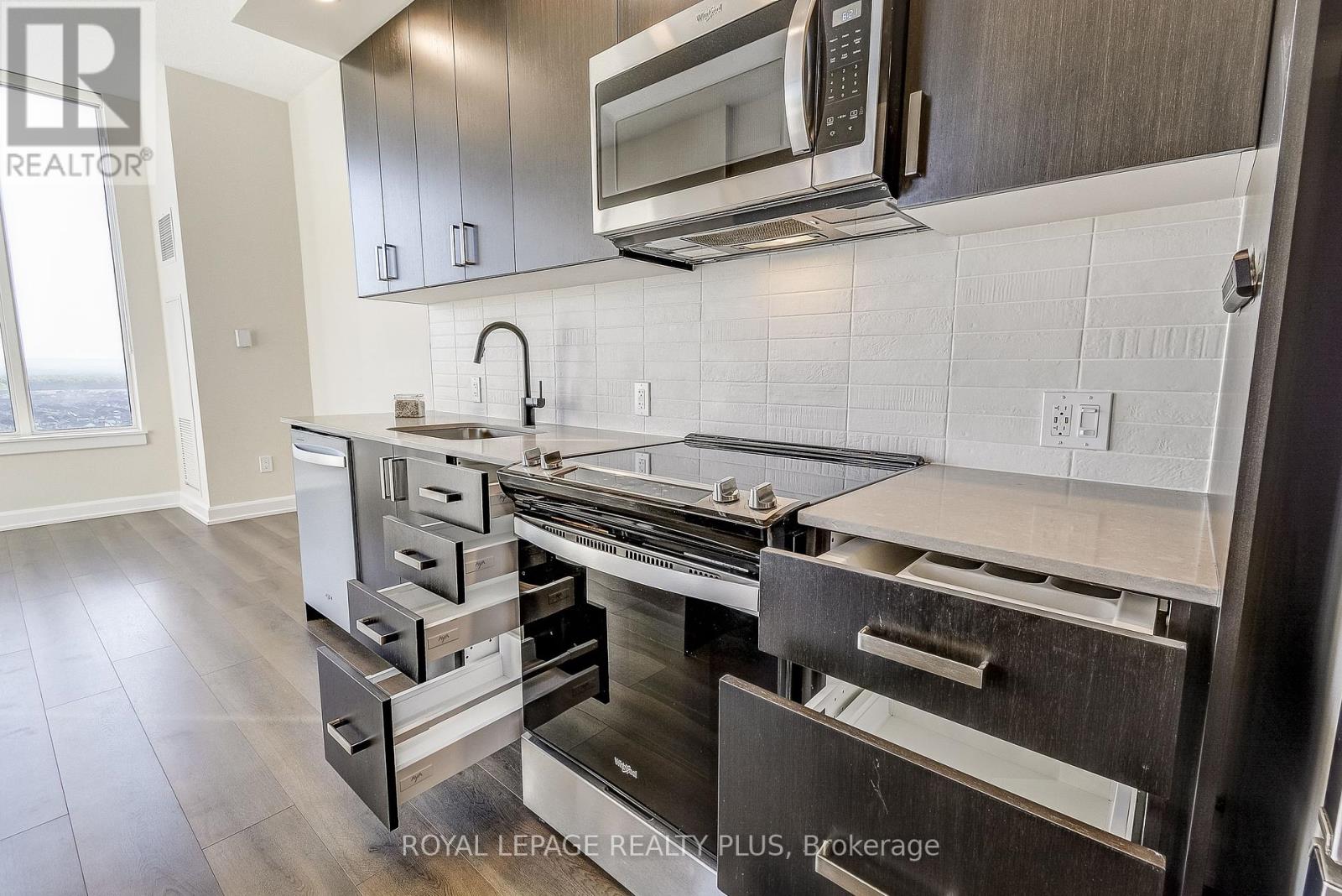 Photo 13 of 2202 3220 William Coltson Avenue, Oakville ON