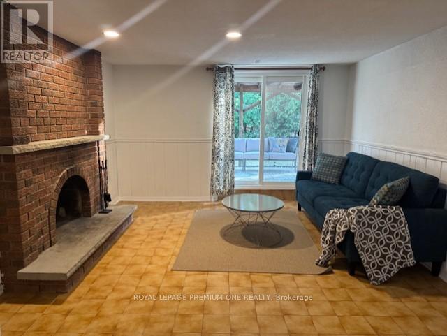 Photo 11 of 14 Bramhall Court, Brampton ON