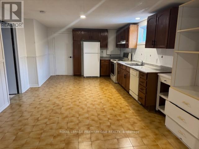 Photo 5 of 14 Bramhall Court, Brampton ON