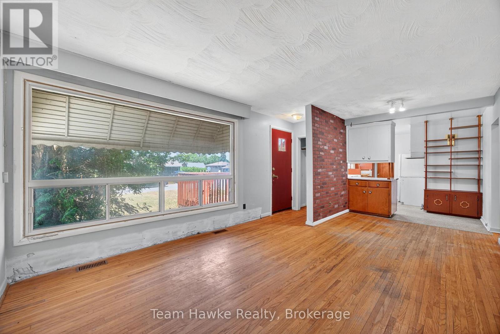 Photo 12 of 303 Scott Street, Midland ON