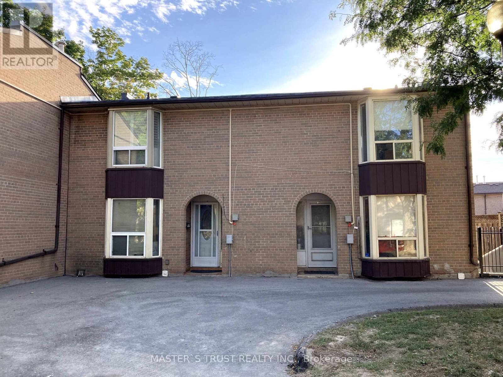 Photo 2 of 72 246 John Garland Boulevard, Toronto ON