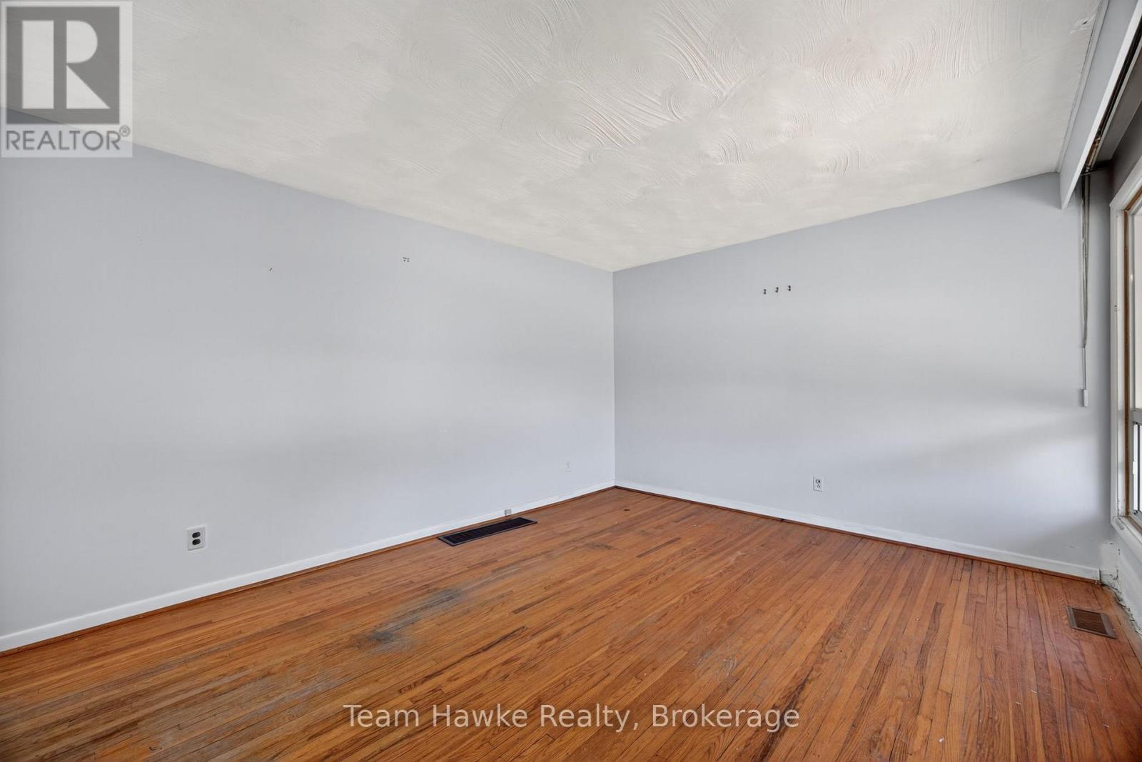 Photo 8 of 303 Scott Street, Midland ON