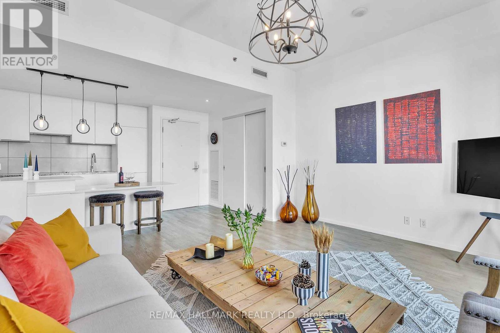 Photo 11 of 2611 5 St Joseph Street, Toronto ON