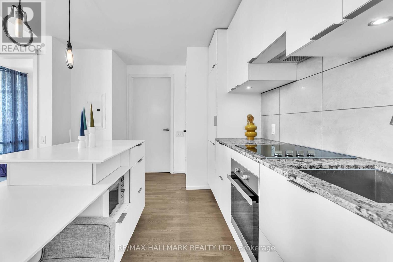 Photo 14 of 2611 5 St Joseph Street, Toronto ON