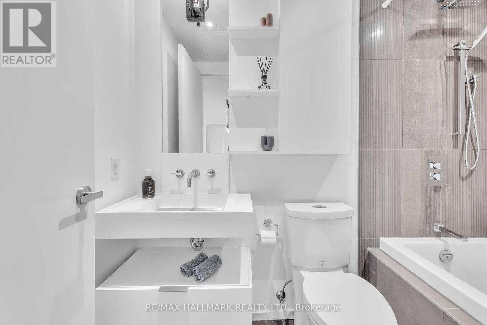 Photo 17 of 2611 5 St Joseph Street, Toronto ON