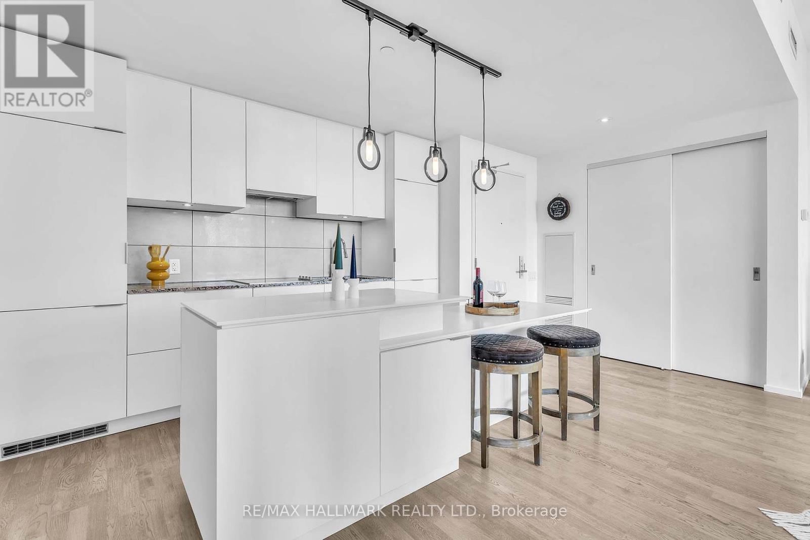 Photo 13 of 2611 5 St Joseph Street, Toronto ON