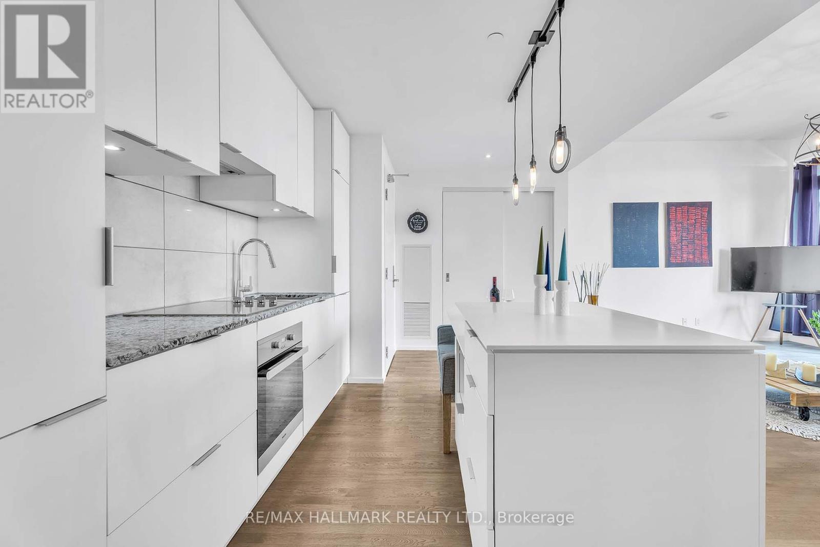 Photo 15 of 2611 5 St Joseph Street, Toronto ON
