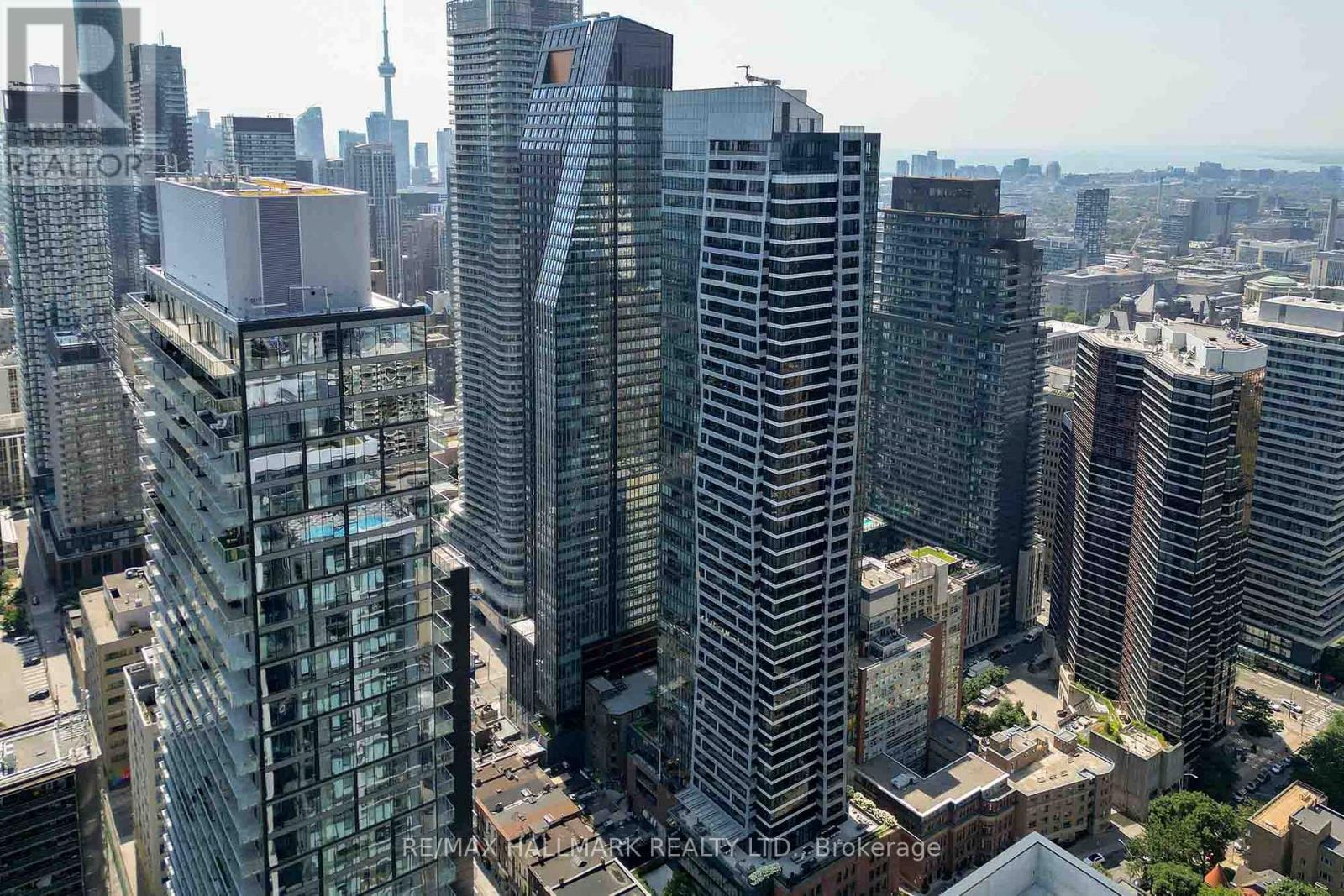 Photo 3 of 2611 5 St Joseph Street, Toronto ON