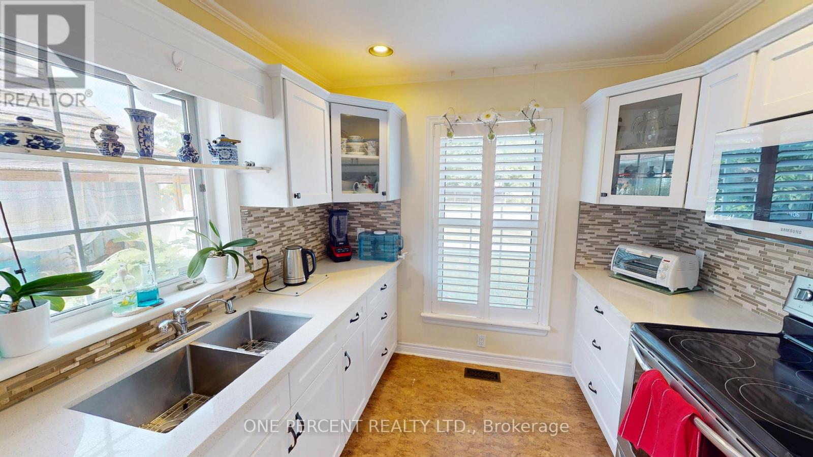 Photo 10 of 1 Dunbar Crescent, St Catharines ON