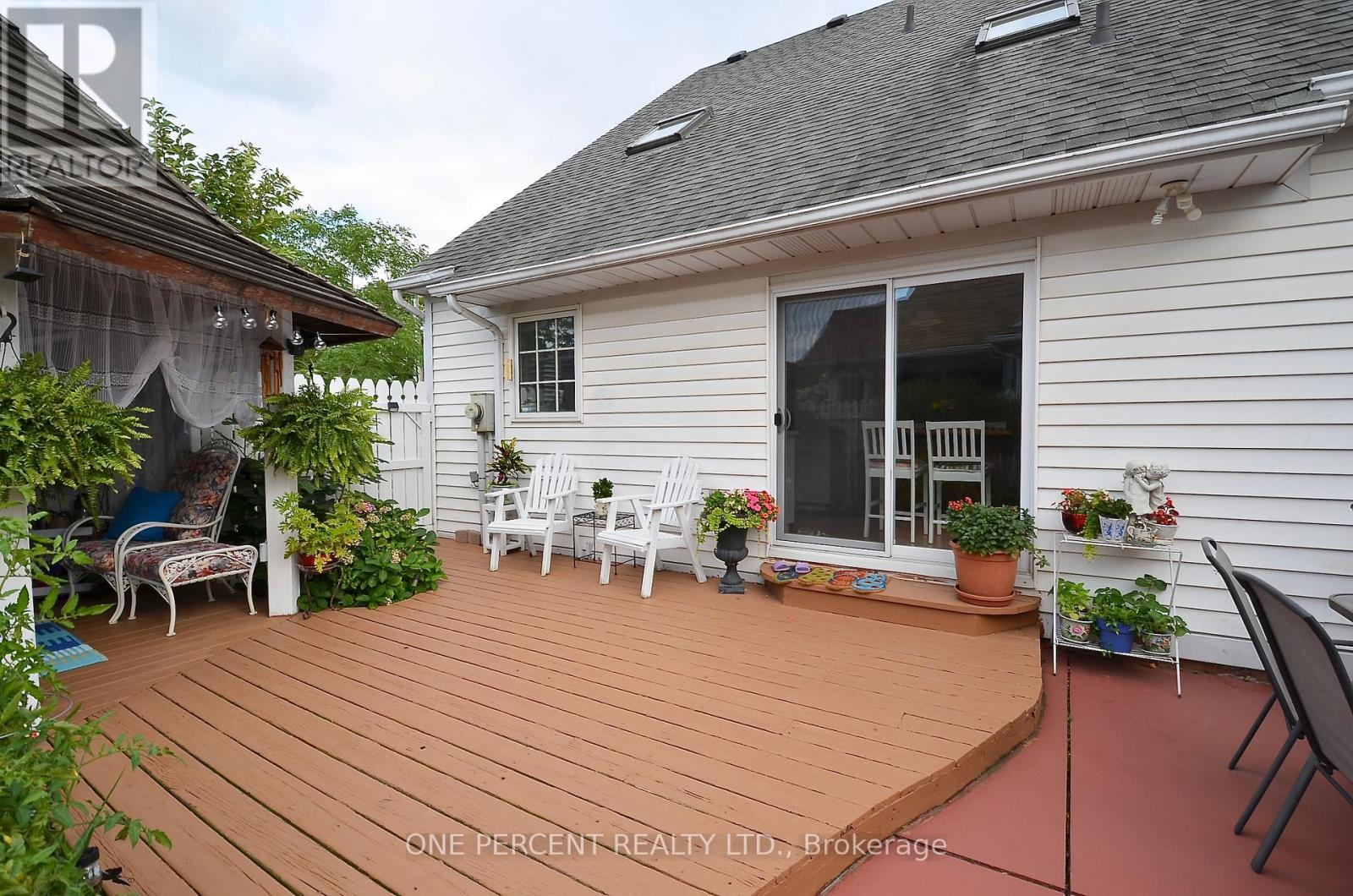 Photo 31 of 1 Dunbar Crescent, St Catharines ON
