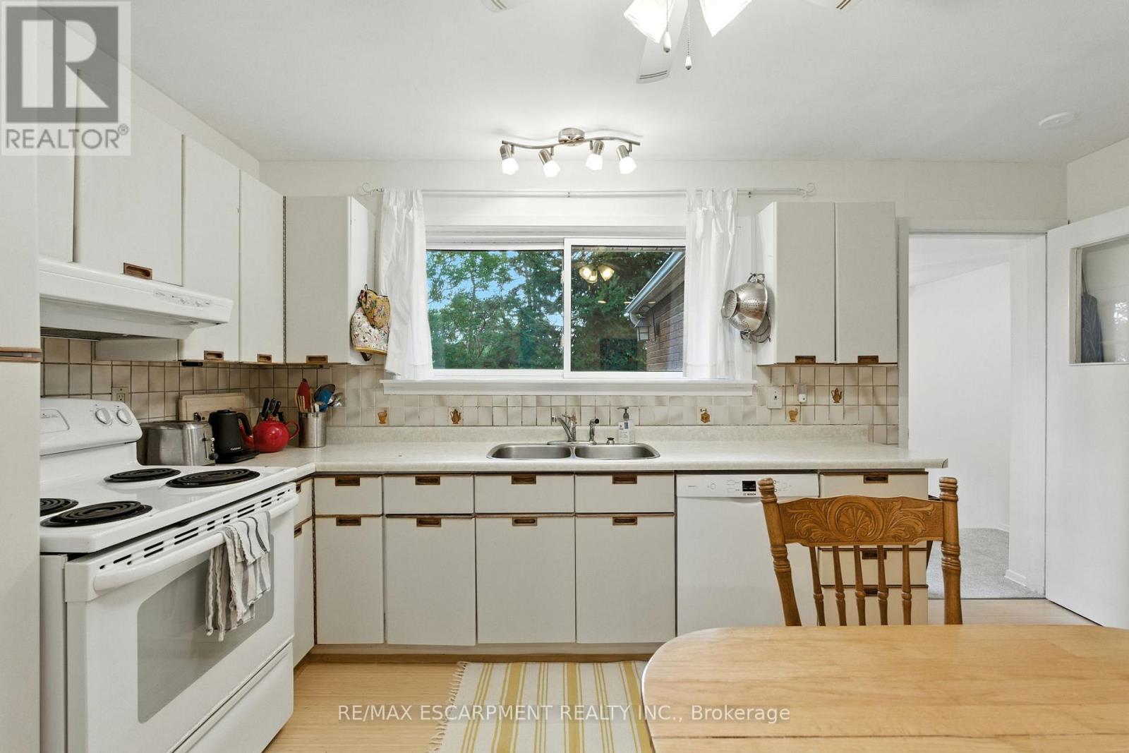 Photo 12 of 279 Main Street N, Guelph Eramosa ON