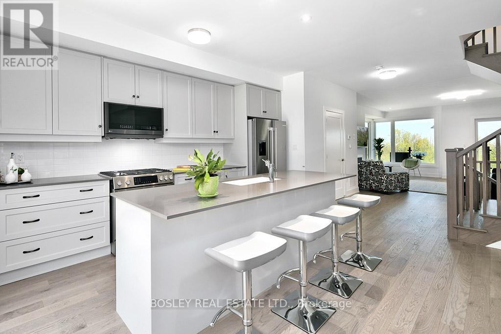 Photo 12 of 24 117 Sladden Court, Blue Mountains ON