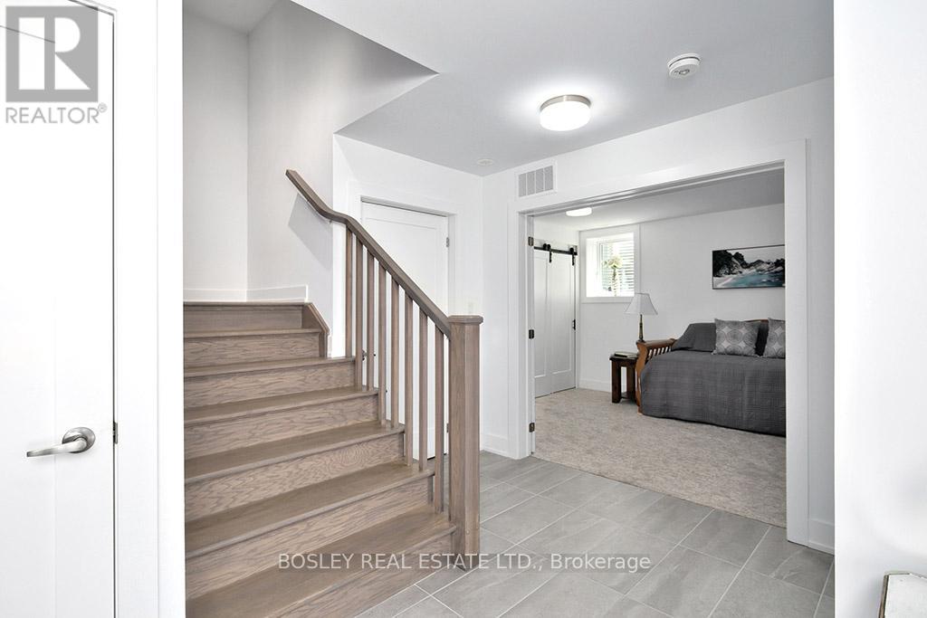 Photo 5 of 24 117 Sladden Court, Blue Mountains ON