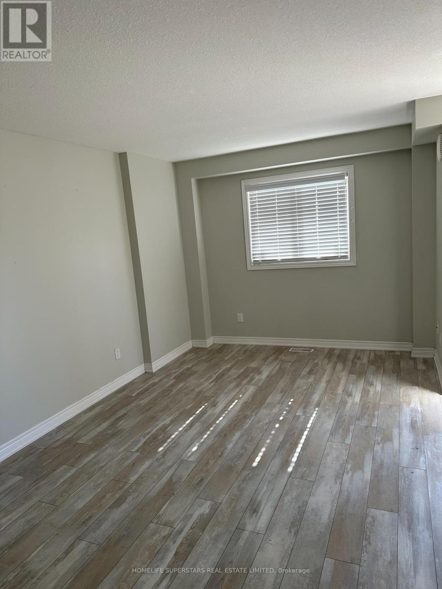 Photo 3 of 51 7768 Ascot Circle, Niagara Falls ON