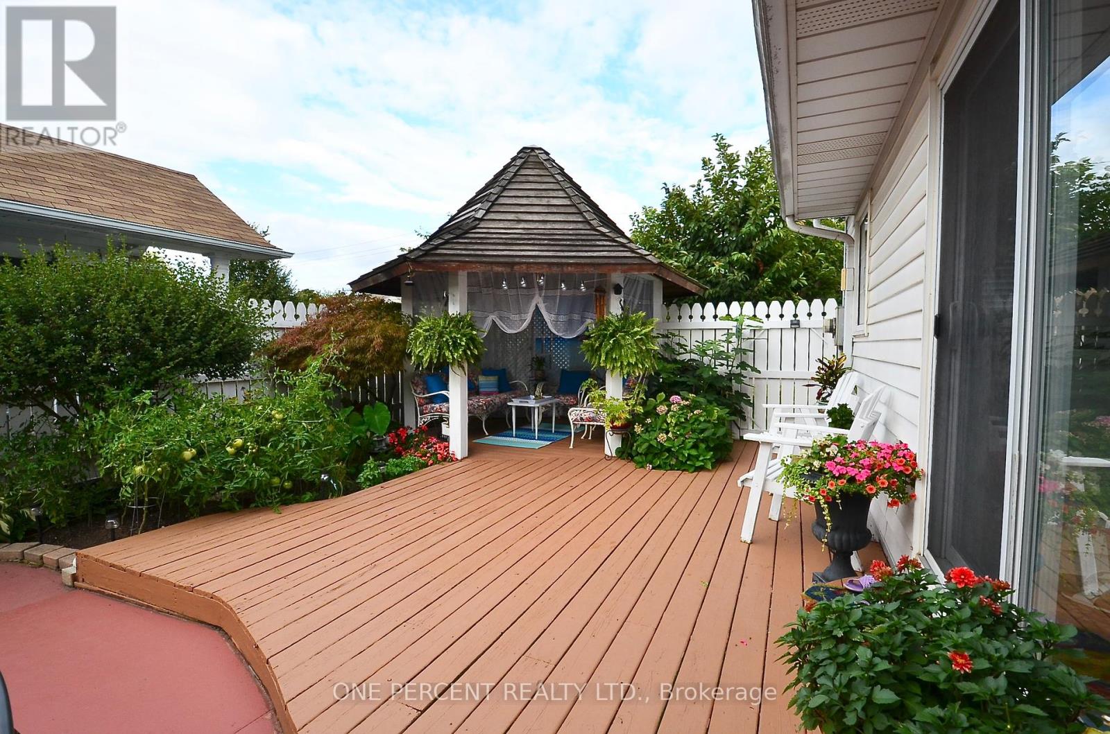 Photo 32 of 1 Dunbar Crescent, St Catharines ON