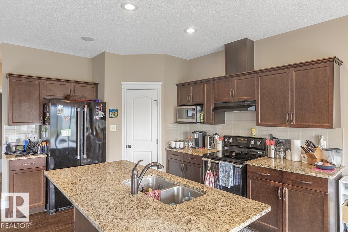 Photo 7 of 2807 16 Av Nw, Edmonton AB