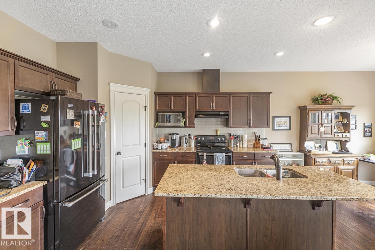 Photo 9 of 2807 16 Av Nw, Edmonton AB