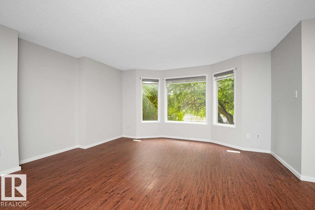 Photo 10 of 12411 94 St Nw, Edmonton AB
