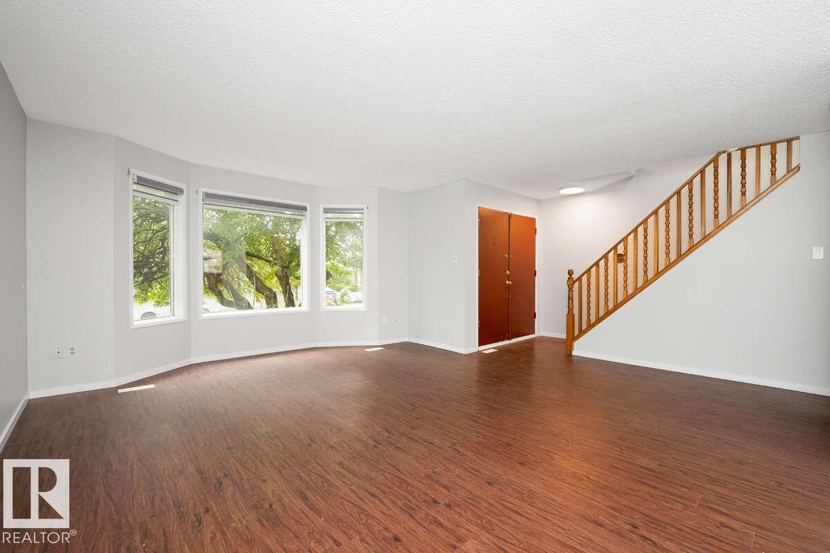 Photo 11 of 12411 94 St Nw, Edmonton AB