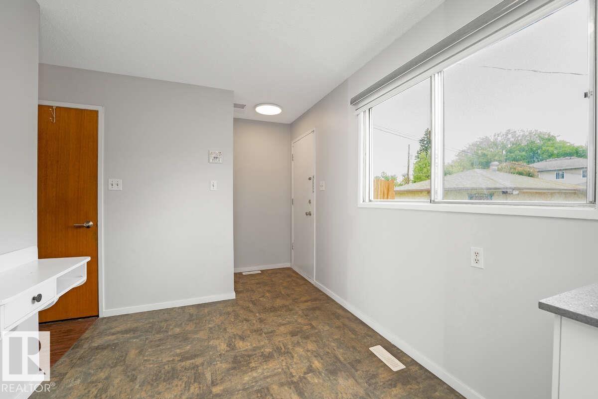 Photo 21 of 12411 94 St Nw, Edmonton AB