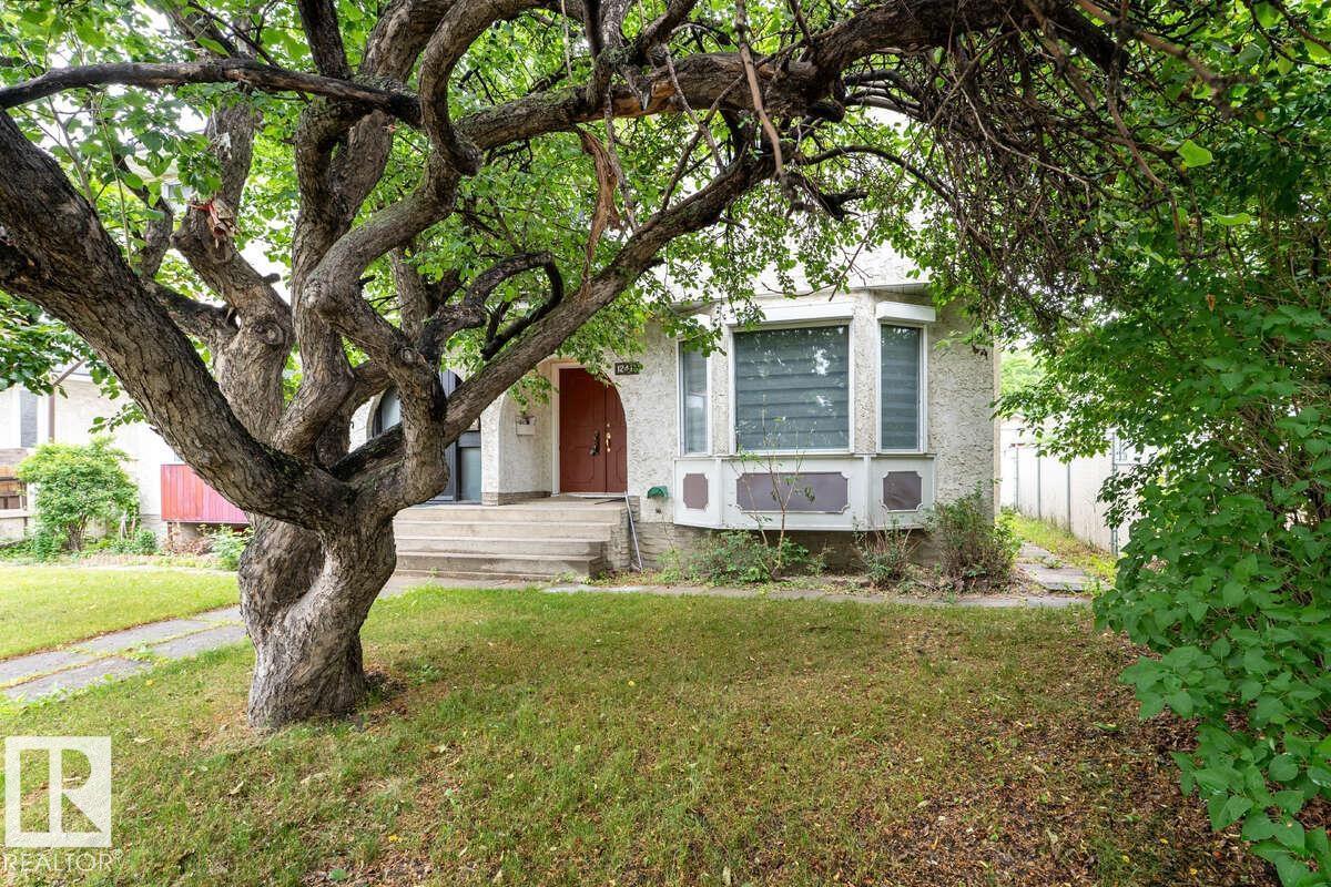 Photo 3 of 12411 94 St Nw, Edmonton AB