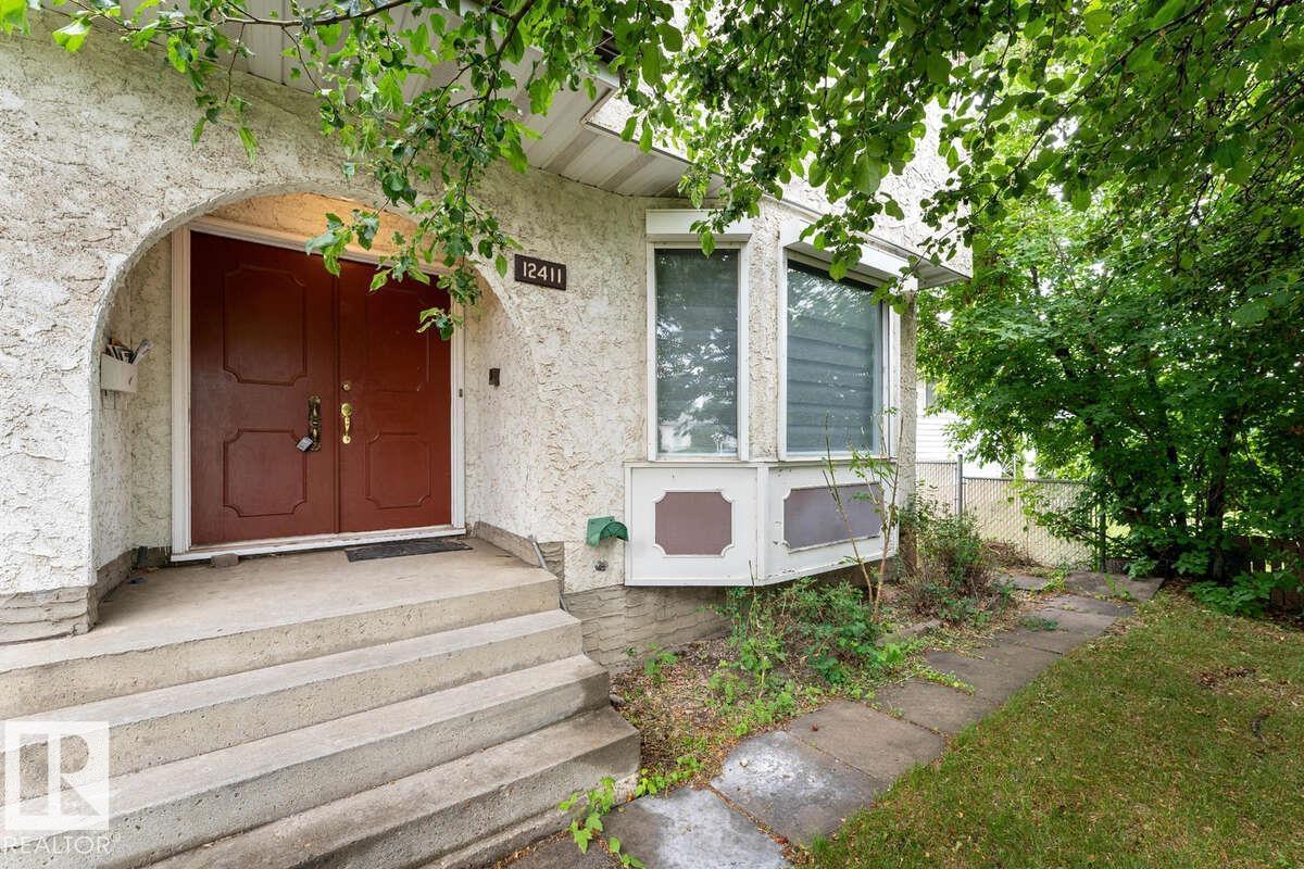 Photo 4 of 12411 94 St Nw, Edmonton AB