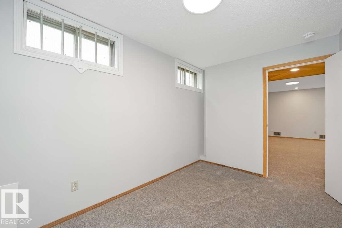 Photo 47 of 12411 94 St Nw, Edmonton AB