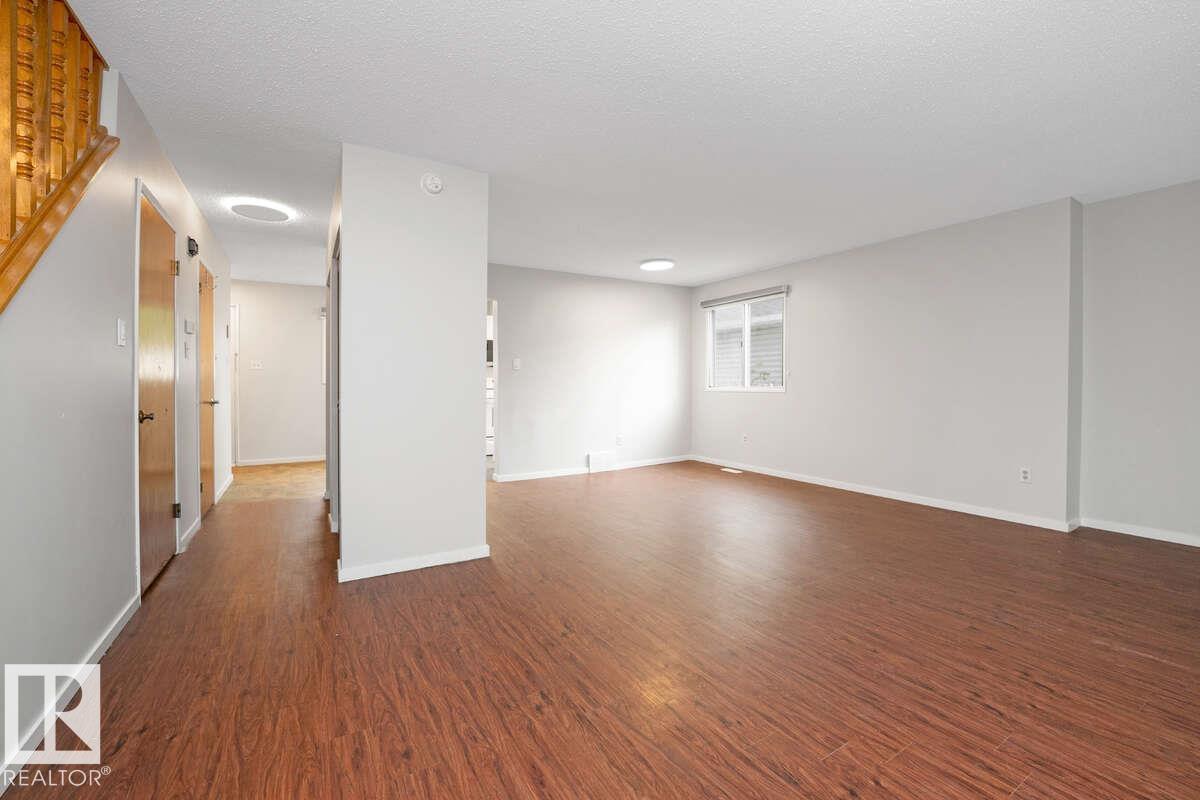 Photo 8 of 12411 94 St Nw, Edmonton AB