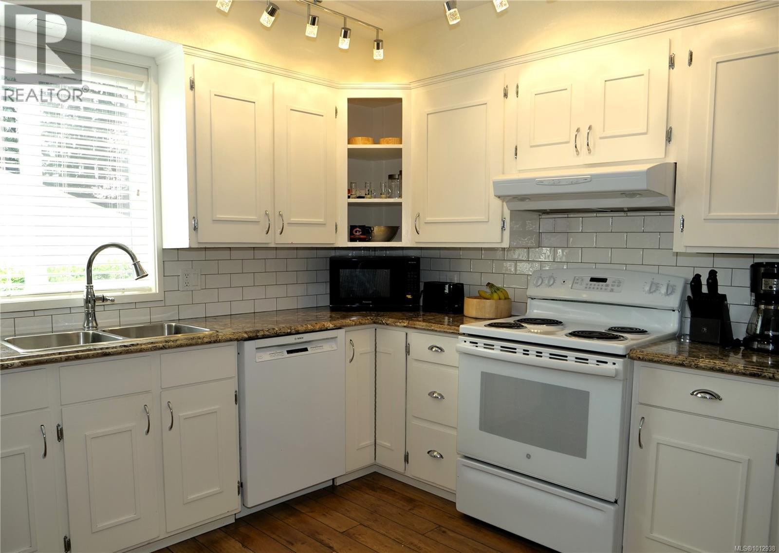Photo 11 of 481 Lambert Ave, Nanaimo BC