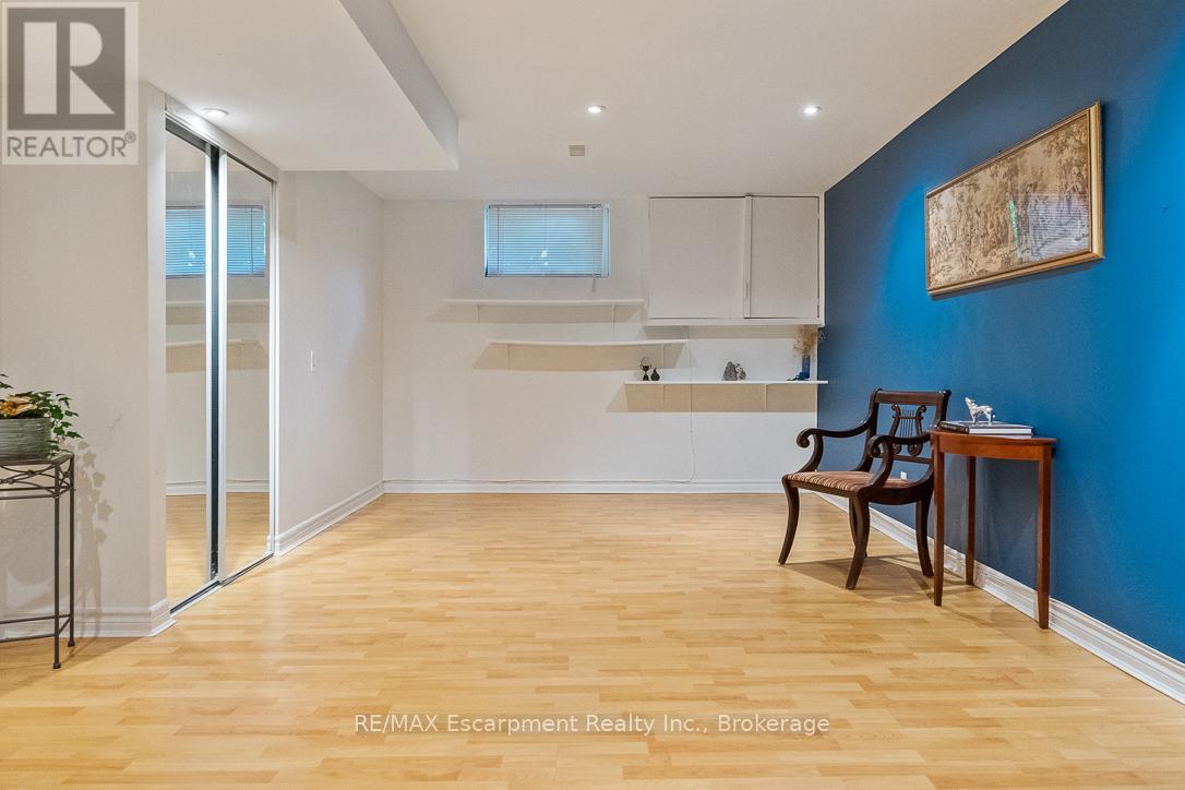 Photo 25 of 1373 Queen Victoria Avenue, Mississauga ON