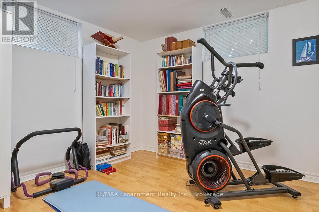 Photo 24 of 1373 Queen Victoria Avenue, Mississauga ON