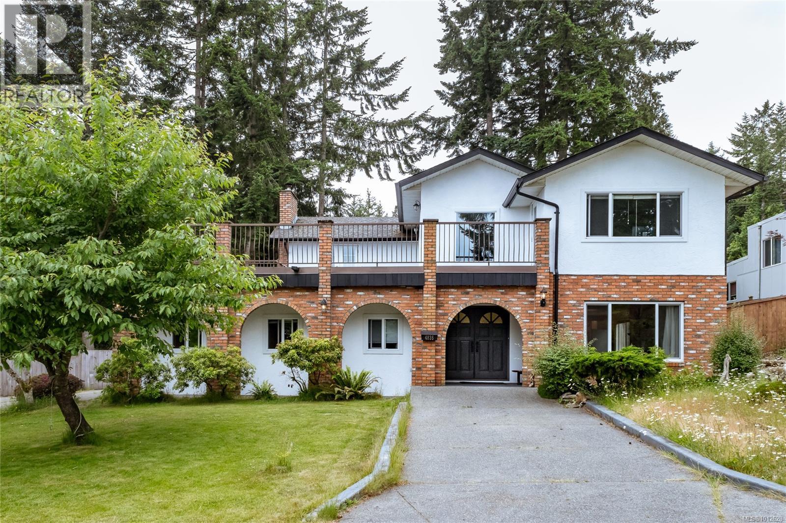 Photo 2 of 4835 Black Bear Ridge, Nanaimo BC