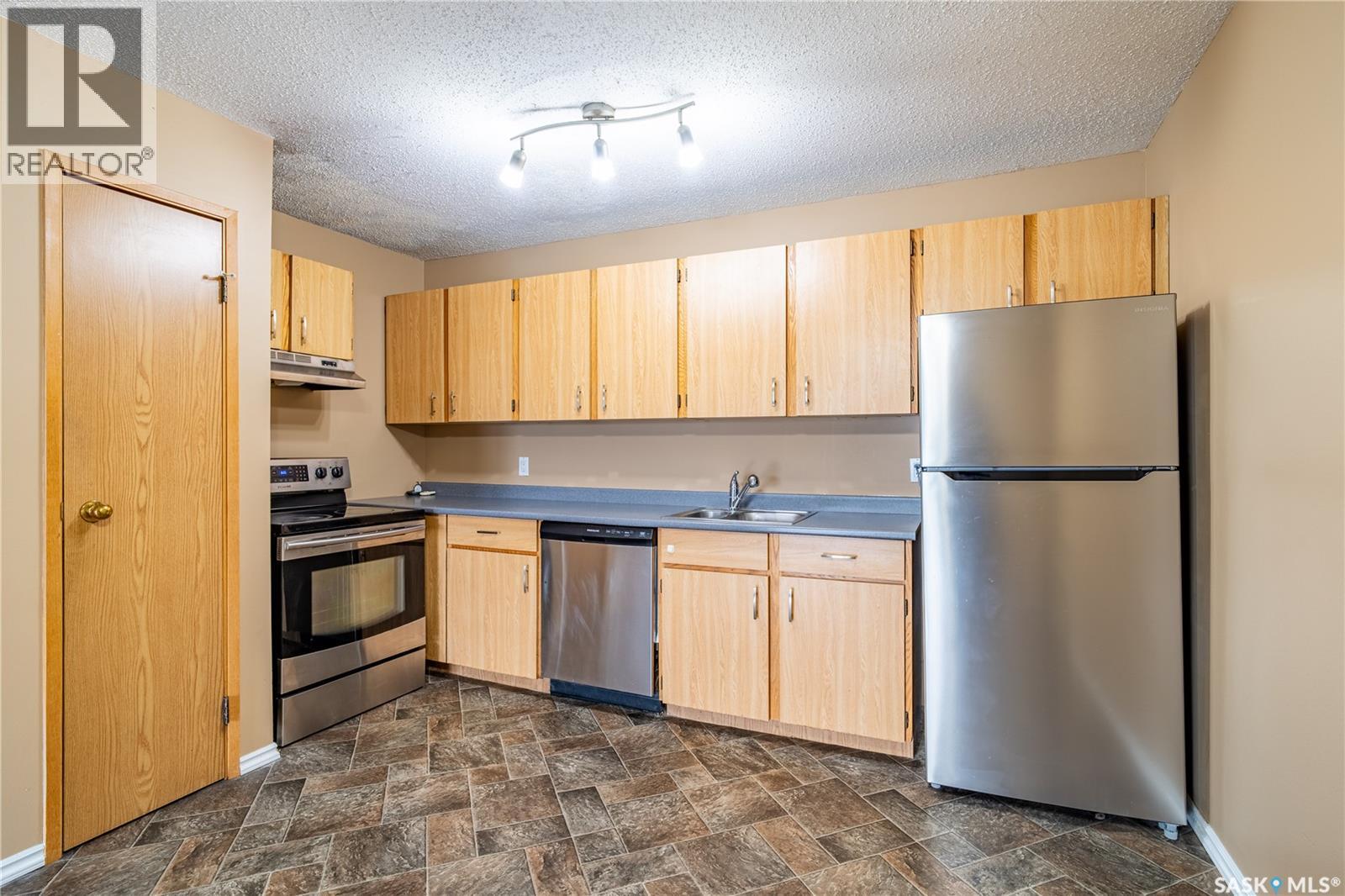 Photo 6 of 418 2410 Heseltine Road, Regina SK