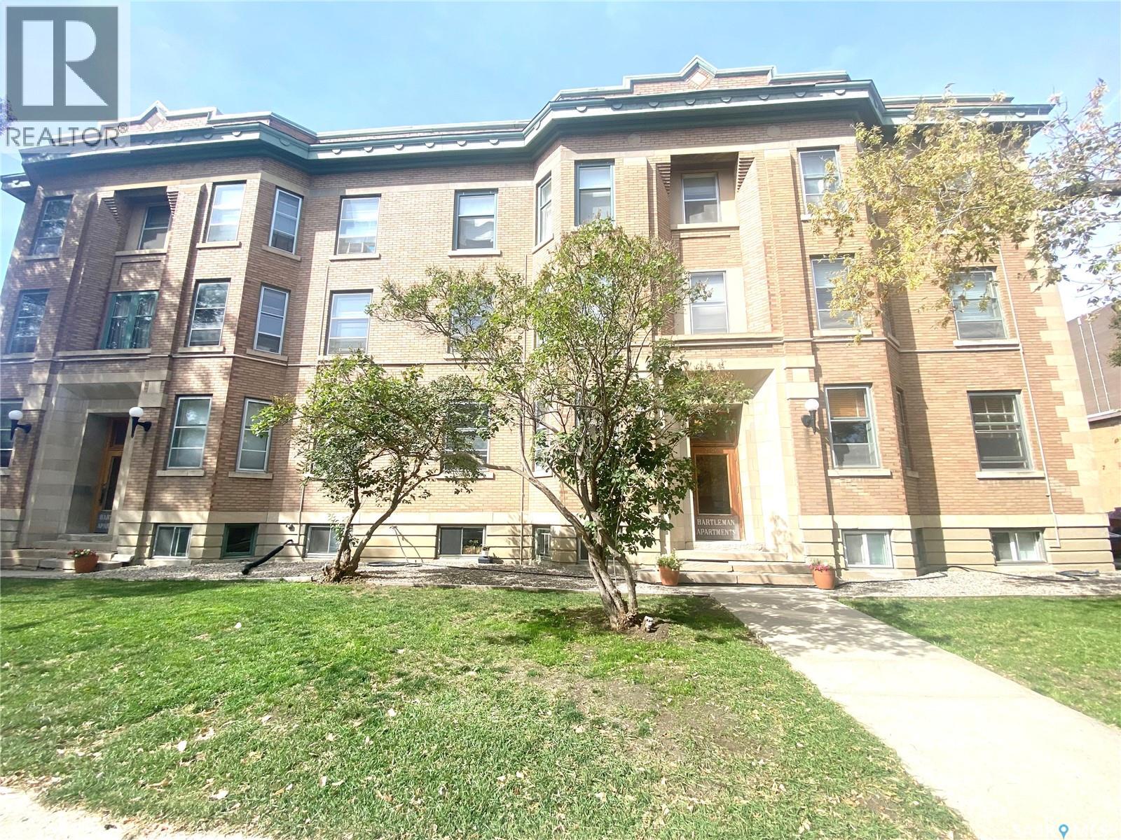 Photo 1 of 19 2201 14th Avenue, Regina SK