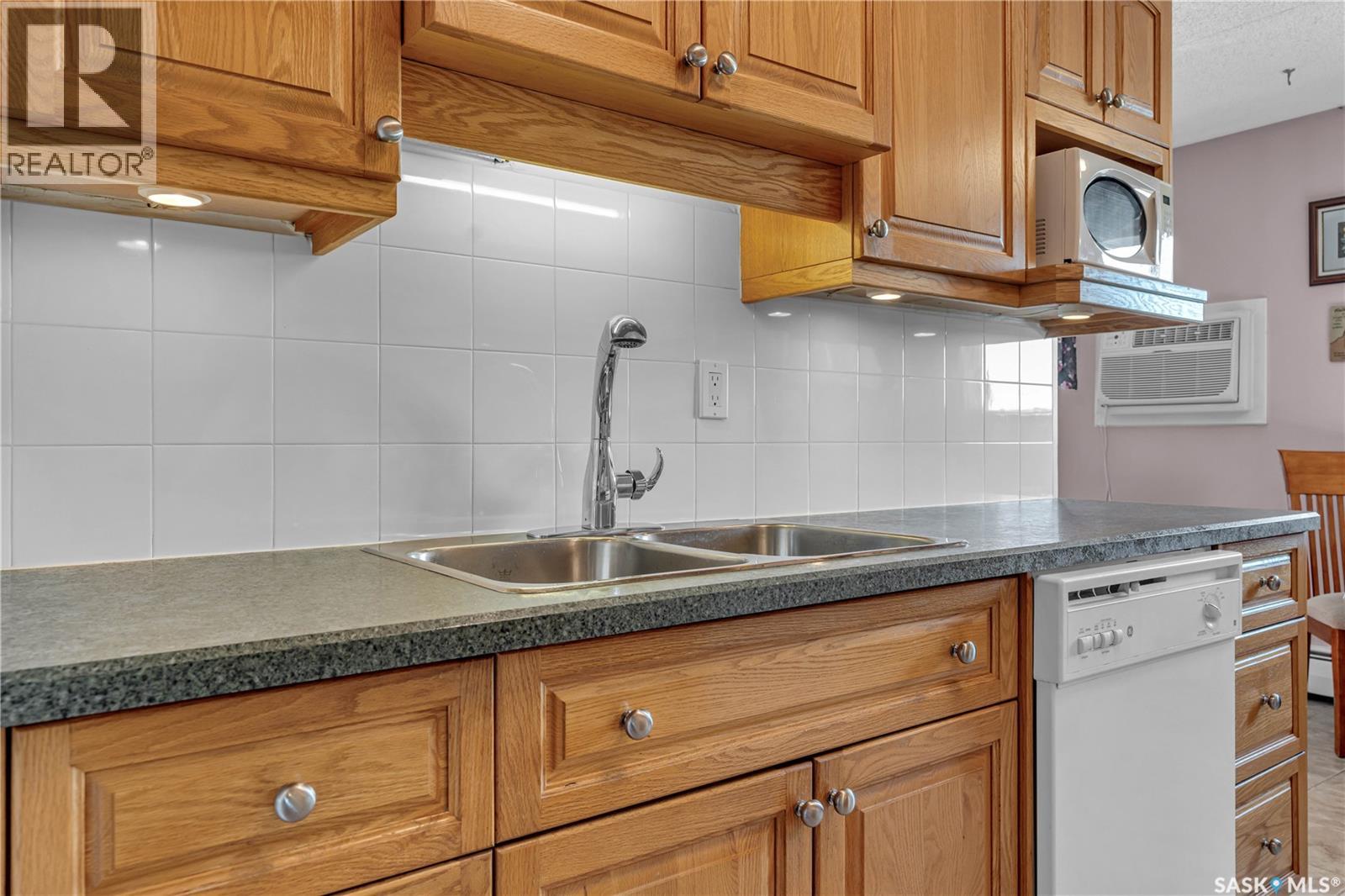 Photo 13 of 613 20 Kleisinger Crescent, Regina SK