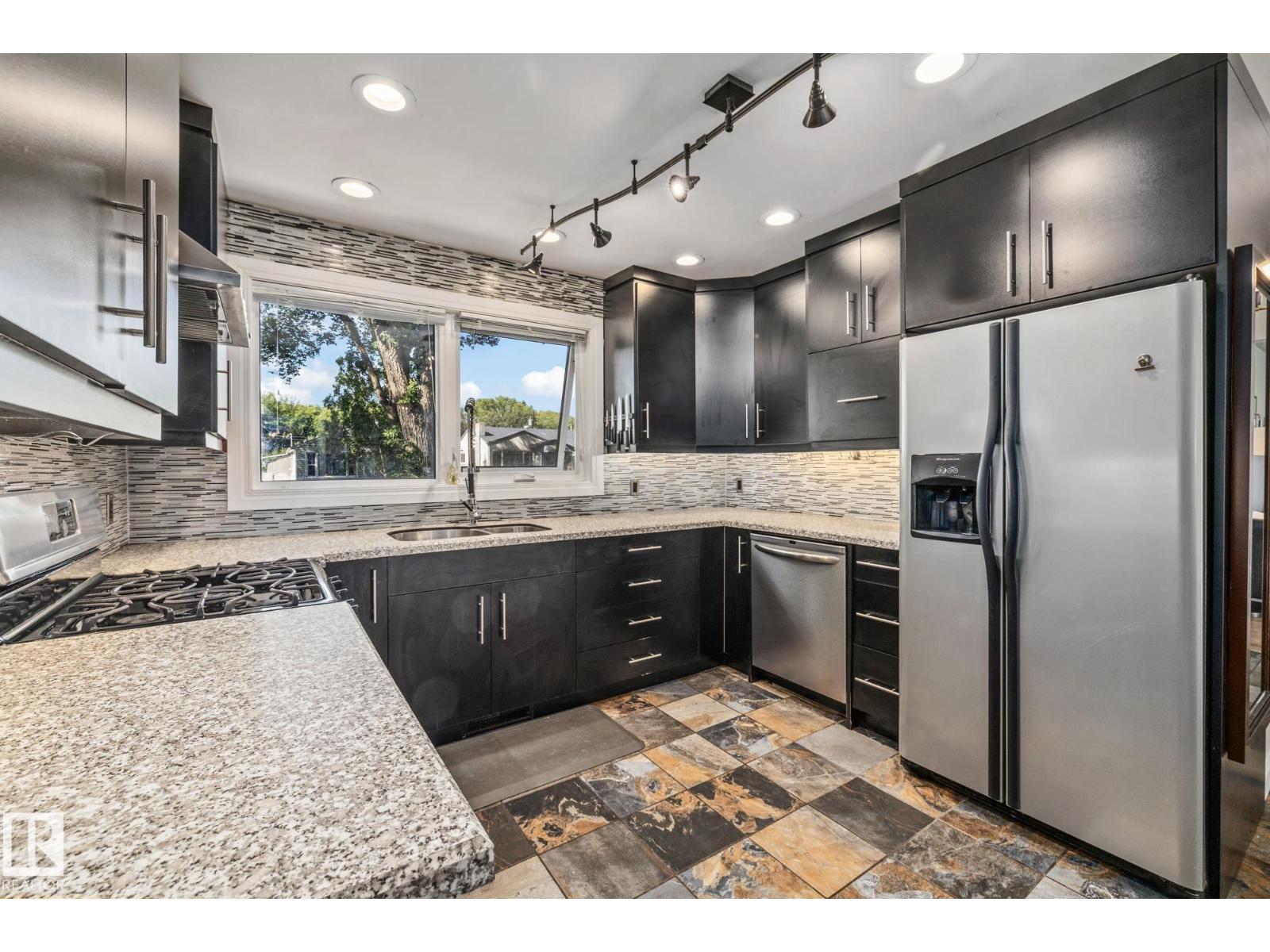 Photo 23 of 12127 61 St Nw, Edmonton AB