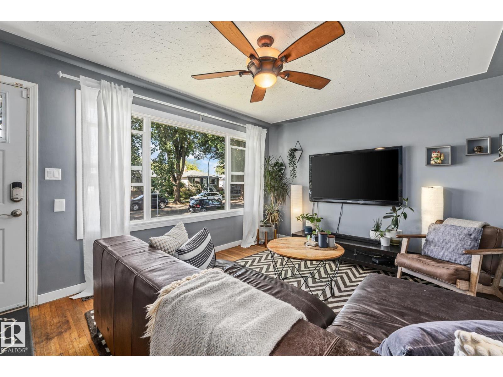 Photo 3 of 12127 61 St Nw, Edmonton AB