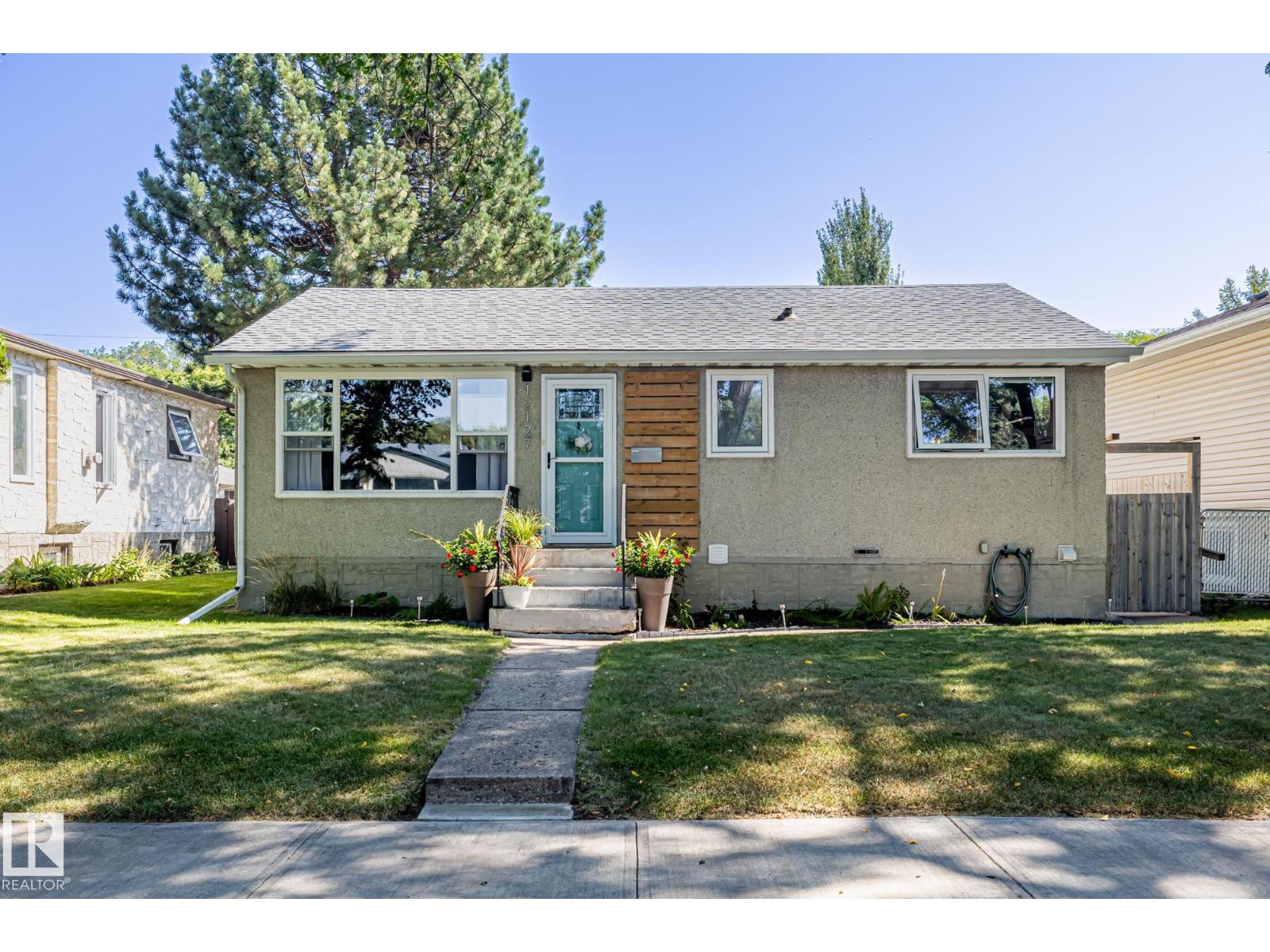 Photo 1 of 12127 61 St Nw, Edmonton AB
