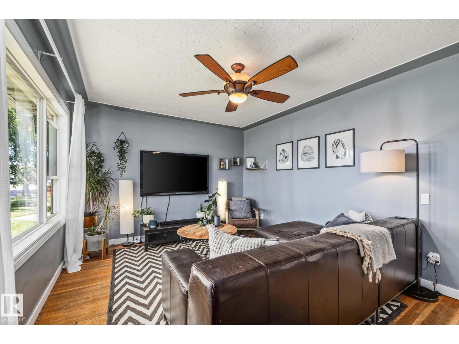 Photo 2 of 12127 61 St Nw, Edmonton AB