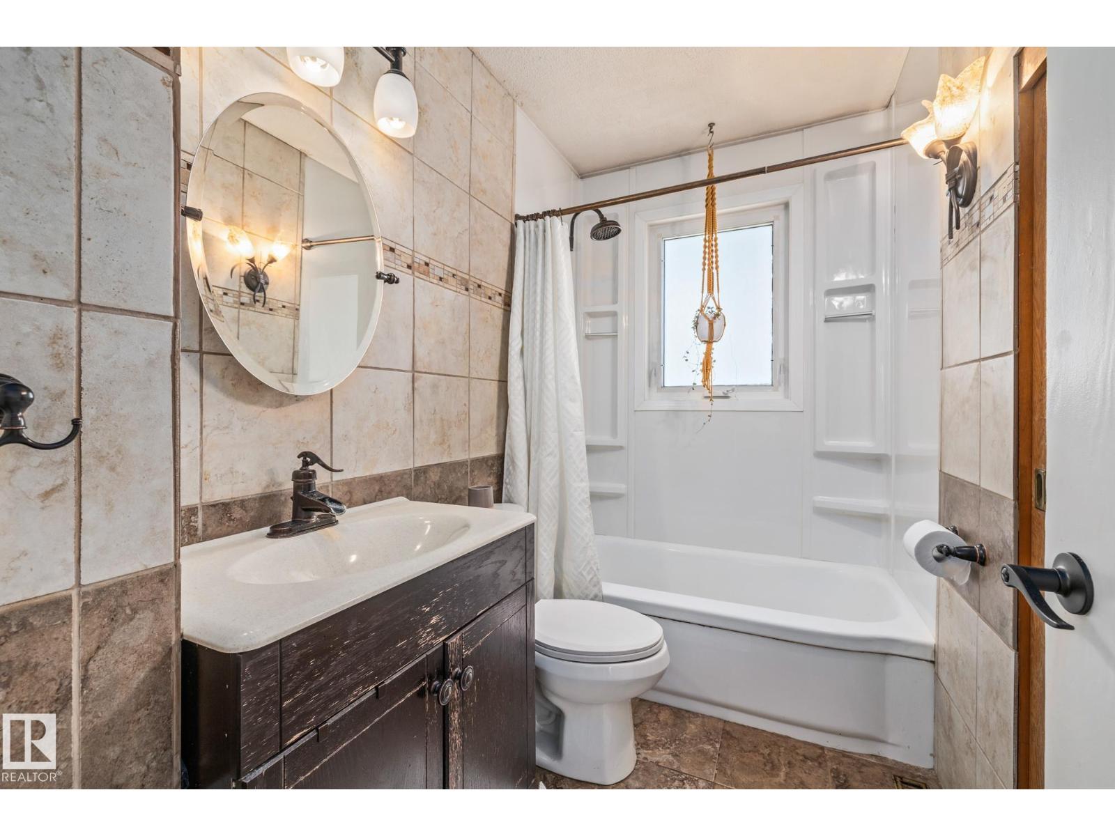 Photo 8 of 12127 61 St Nw, Edmonton AB