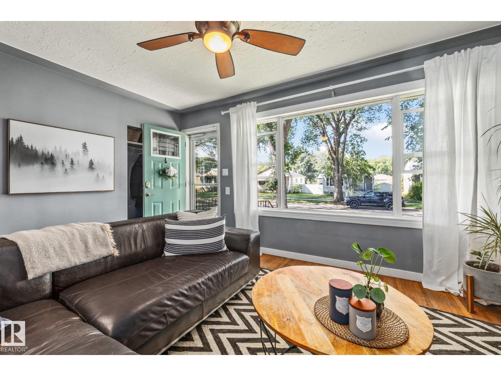 Photo 5 of 12127 61 St Nw, Edmonton AB