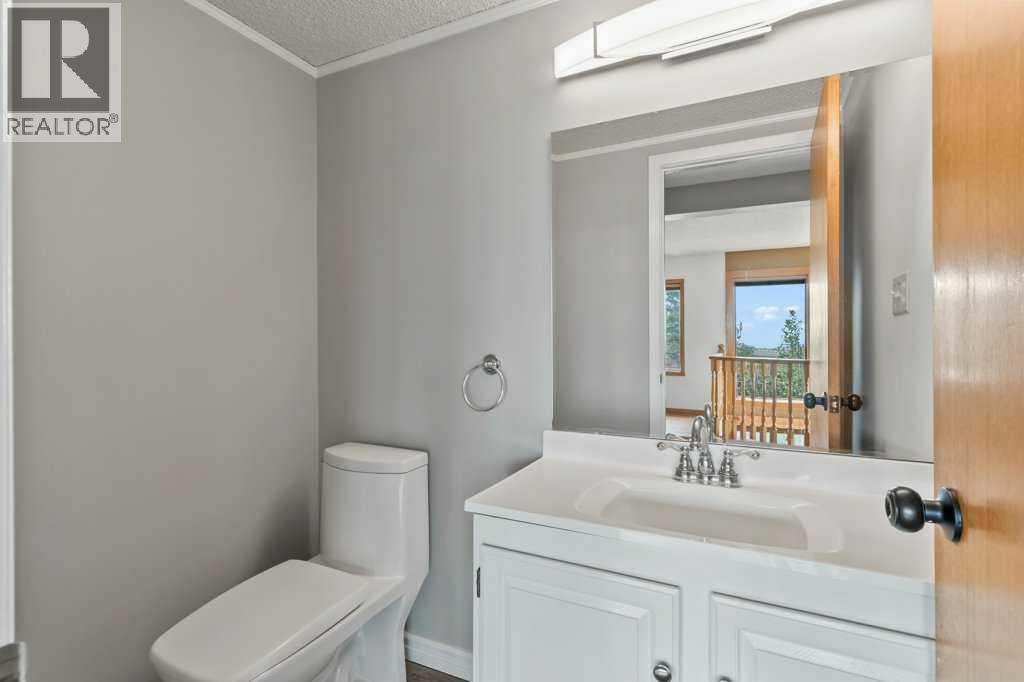 Photo 14 of 79 Edgeland Road Nw, Calgary AB