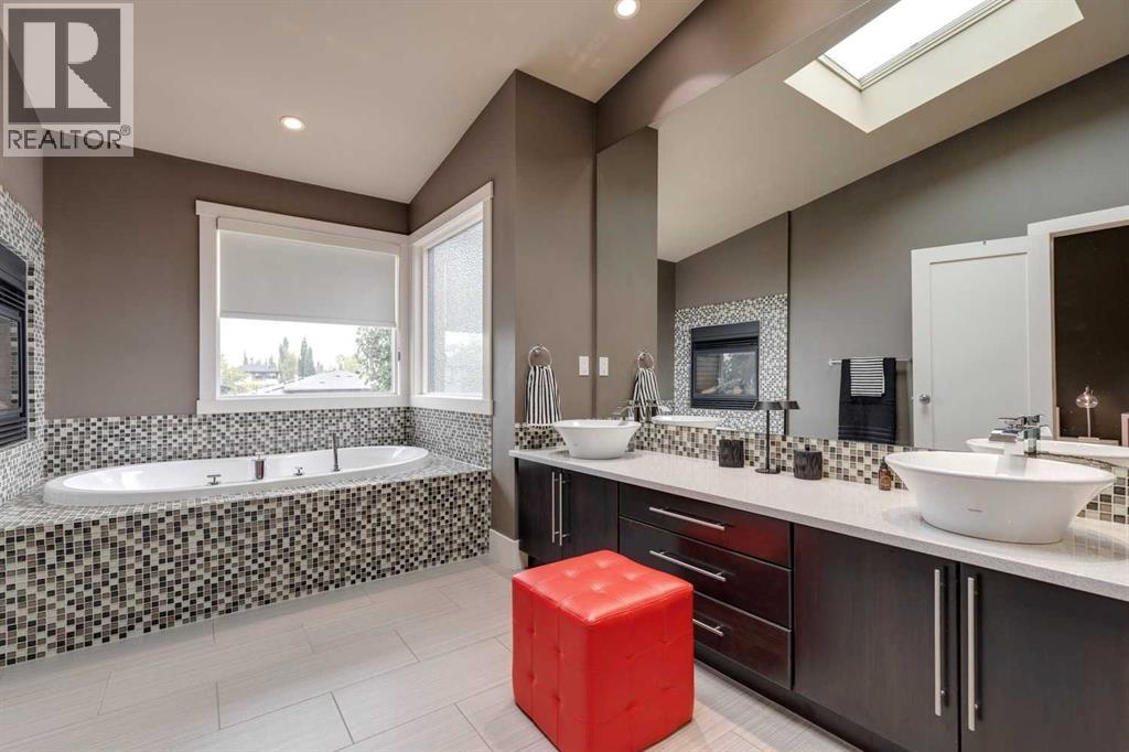 Photo 18 of 1940 27 Avenue Sw, Calgary AB