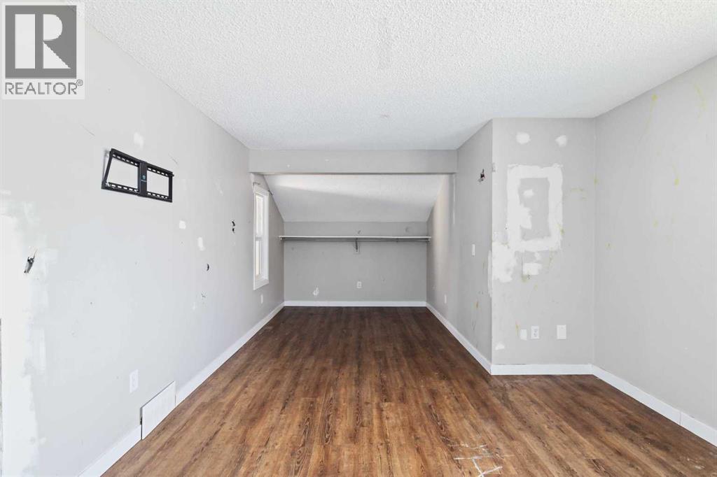 Photo 12 of 227 Dickins Drive, Fort Mcmurray AB